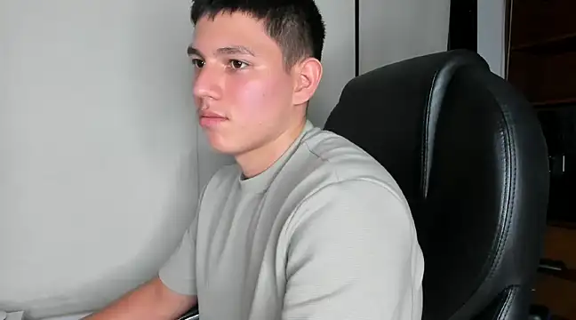 JamesCr  online show from February 21, 2025, 11:54 pm