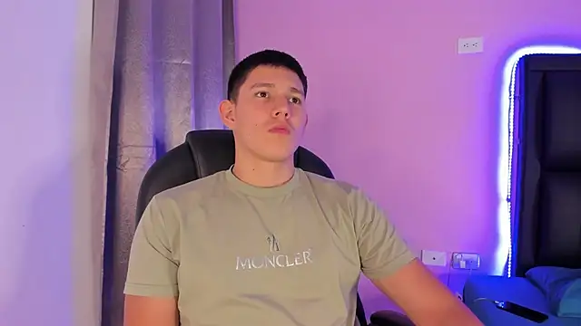 JamesCr  online show from February 23, 2025, 3:56 am