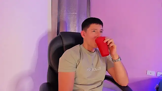 JamesCr  online show from February 23, 2025, 7:22 am