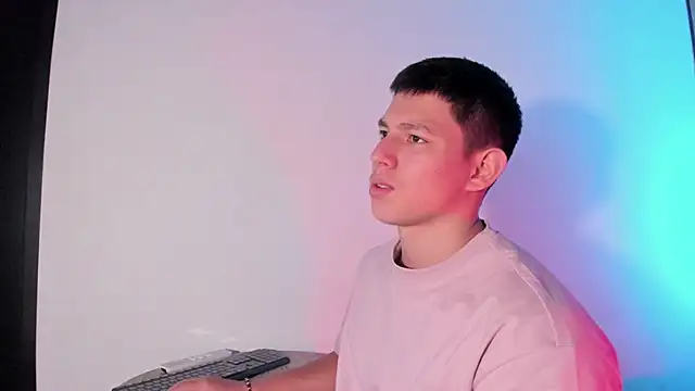 JamesCr  online show from February 27, 2025, 2:21 pm