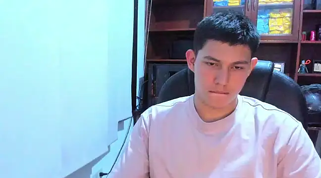 JamesCr  online show from February 27, 2025, 10:53 pm