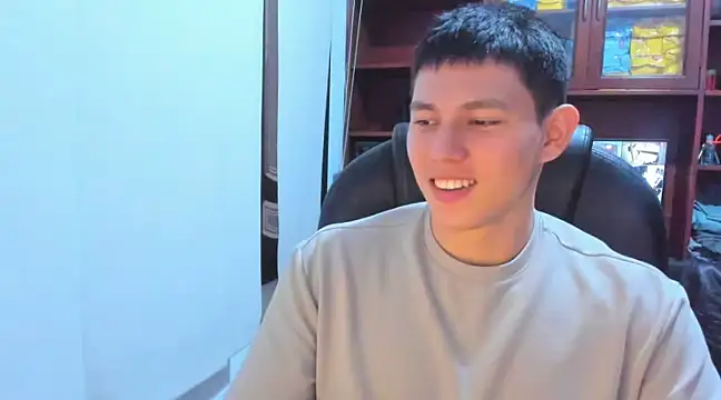 JamesCr  online show from February 28, 2025, 9:44 pm