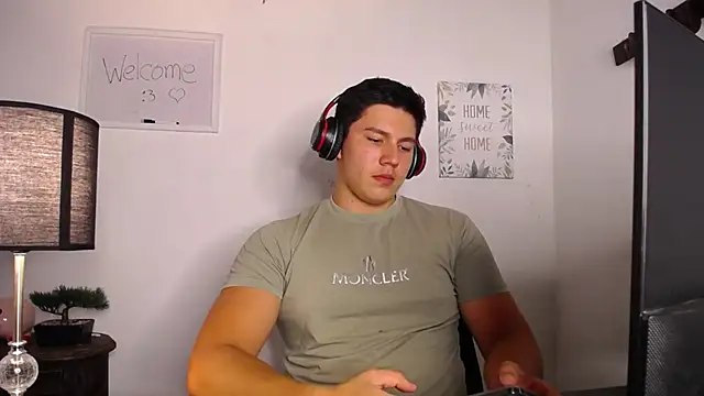 JamesCr  online show from October 8, 2025, 2:42 am