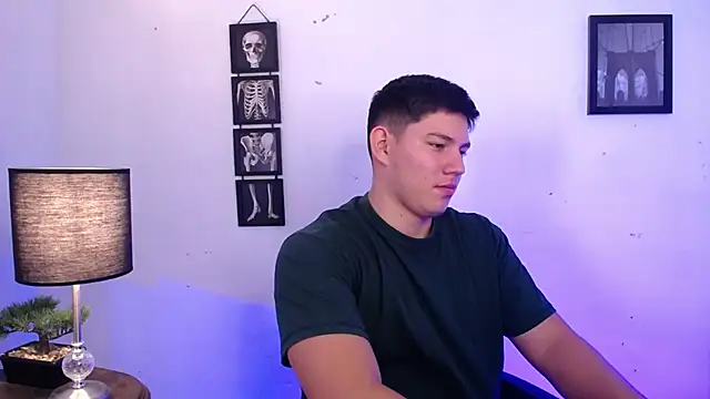 JamesCr  online show from November 5, 2025, 12:49 pm