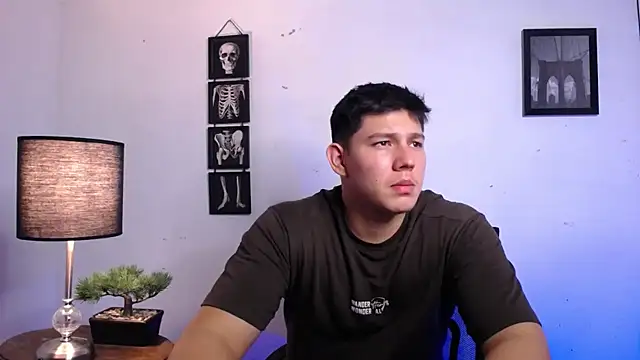 JamesCr  online show from November 9, 2025, 1:15 am