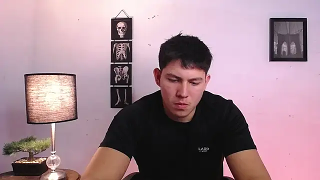 JamesCr  online show from November 16, 2025, 12:38 am