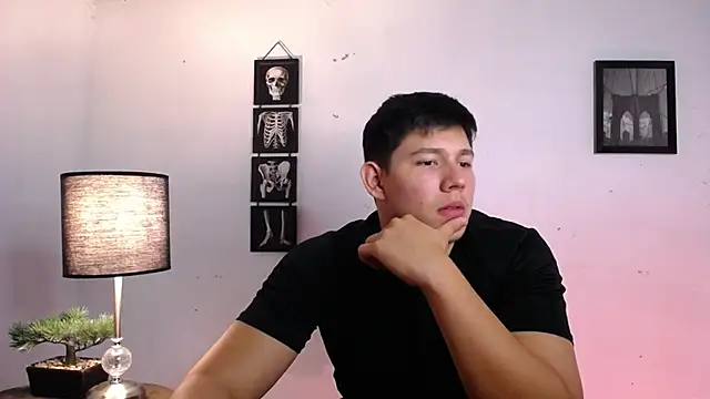 JamesCr  online show from November 19, 2025, 1:05 am