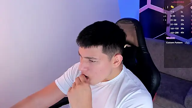 JamesCr  online show from February 22, 2026, 3:29 am