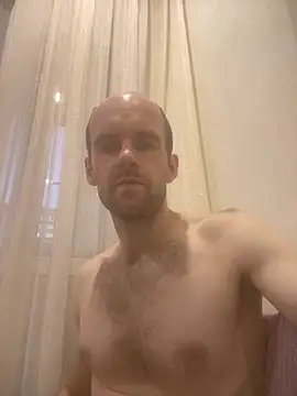 LynnAhNight online show from September 13, 2025, 2:55 am