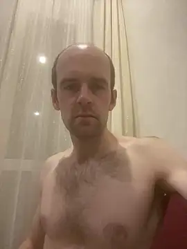 LynnAhNight online show from October 3, 2025, 2:41 am