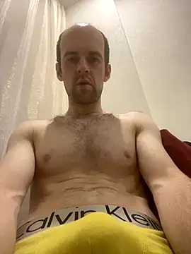 LynnAhNight online show from October 11, 2025, 3:28 am