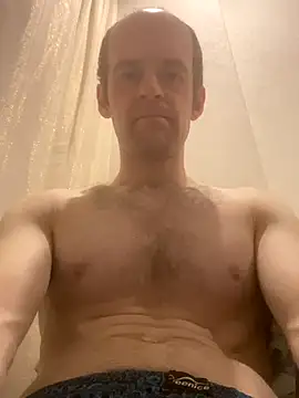 LynnAhNight online show from October 22, 2025, 3:29 am