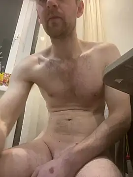 LynnAhNight online show from February 11, 2026, 3:22 am