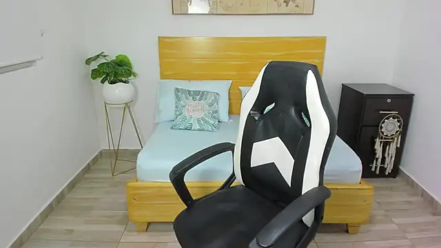 tiffanny doll  online show from March 3, 2025, 3:09 pm