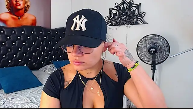 Taliana36 online show from November 25, 2025, 1:33 pm