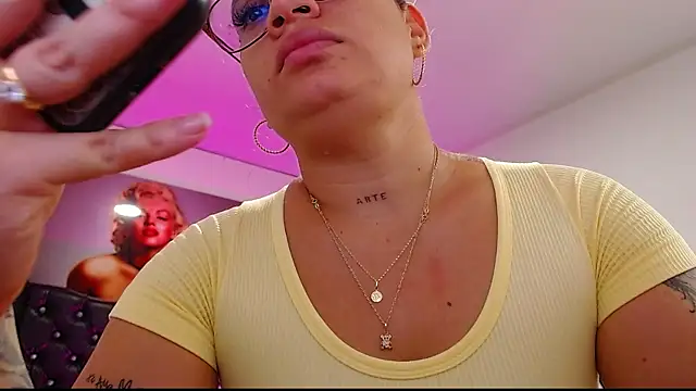 Taliana36 online show from November 28, 2025, 1:47 pm