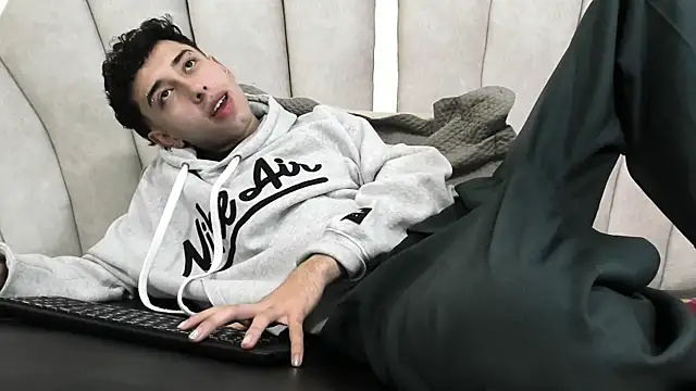 Snapshot of erickblaze_wm chatting on February 18, 2025, 1:11 pm erickblaze wm online show from February 18, 2025, 1:11 pm