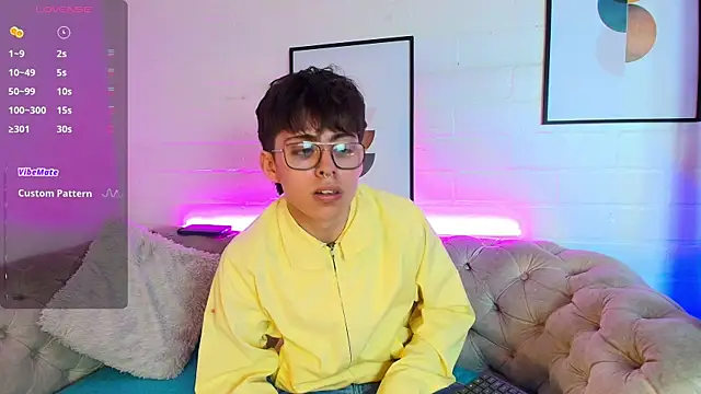 PepperTwink online show from March 9, 2025, 2:21 pm