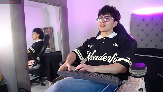 PepperTwink online show from September 15, 2025, 4:18 pm