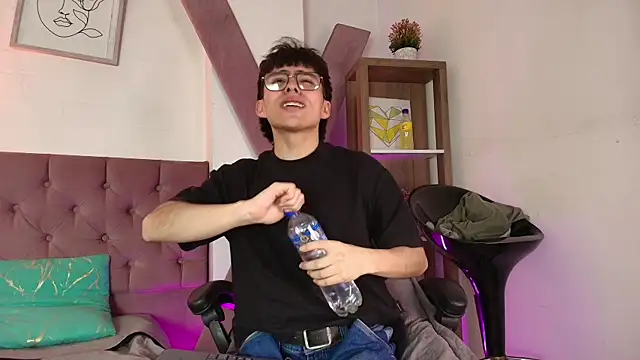 PepperTwink online show from November 20, 2025, 5:12 pm