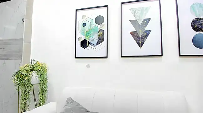 LilibetAndStrong online show from February 12, 2025, 5:48 pm