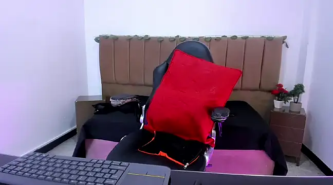 Nikkenyx online show from March 7, 2025, 4:00 pm