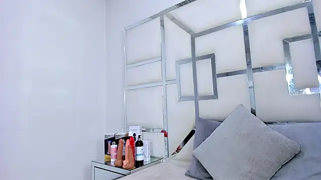 ZoeWan69 online show from October 31, 2025, 12:06 pm