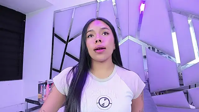 ZoeWan69 online show from February 9, 2026, 2:21 pm