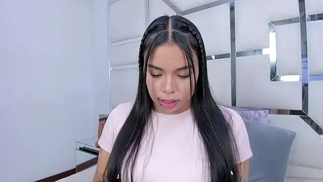 ZoeWan69 online show from April 6, 2026, 2:07 pm