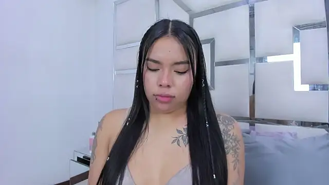 ZoeWan69 online show from April 13, 2026, 3:23 am