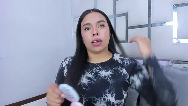 ZoeWan69 online show from April 21, 2026, 1:17 pm