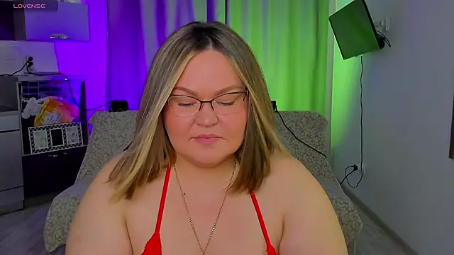 Vivien  wet online show from March 3, 2025, 12:05 pm