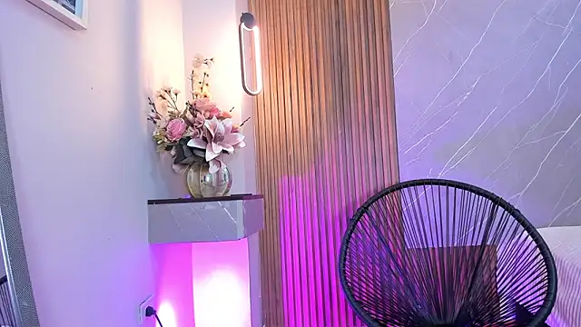 ariana jhonson1 online show from March 5, 2025, 12:44 pm