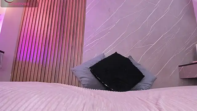 ariana jhonson1 online show from November 24, 2025, 12:16 pm