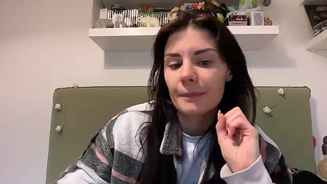 Petitecookie online show from May 13, 2026, 7:33 pm