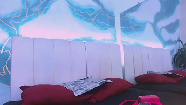 triana crimson online show from September 23, 2025, 9:40 pm