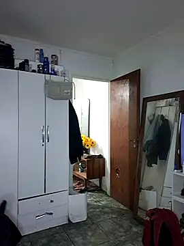 liamlara online show from November 3, 2025, 12:24 am