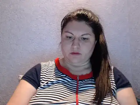 KiraSwee online show from September 27, 2025, 4:01 pm