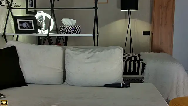 emiljanna online show from March 3, 2025, 11:22 am