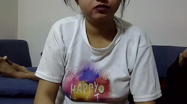 Queen Couple online show from March 6, 2025, 11:58 am