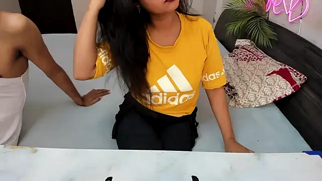 Queen Couple online show from September 9, 2025, 6:46 am