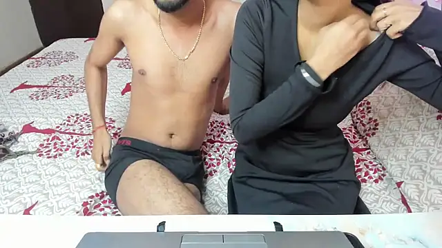 Queen Couple online show from December 18, 2025, 4:40 am