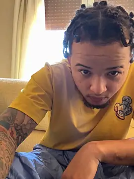 yeiyei oficial online show from October 15, 2025, 1:11 pm