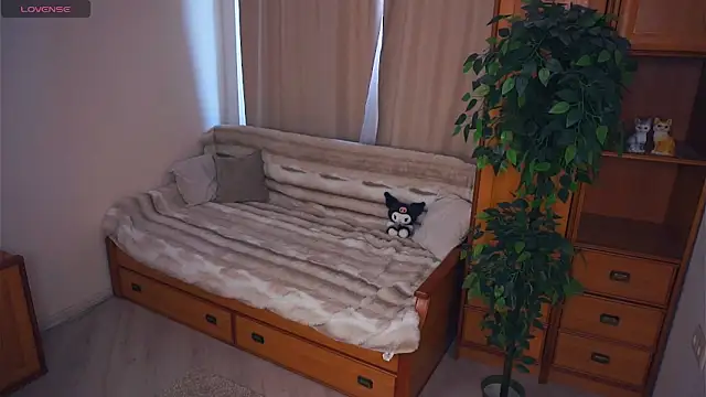 EleneBrach online show from September 17, 2025, 7:32 am