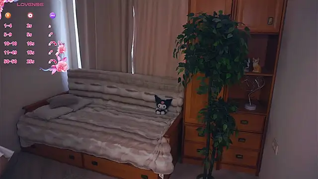 EleneBrach online show from October 3, 2025, 7:49 am