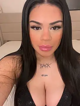 mrsbellanova online show from February 3, 2025, 8:57 pm