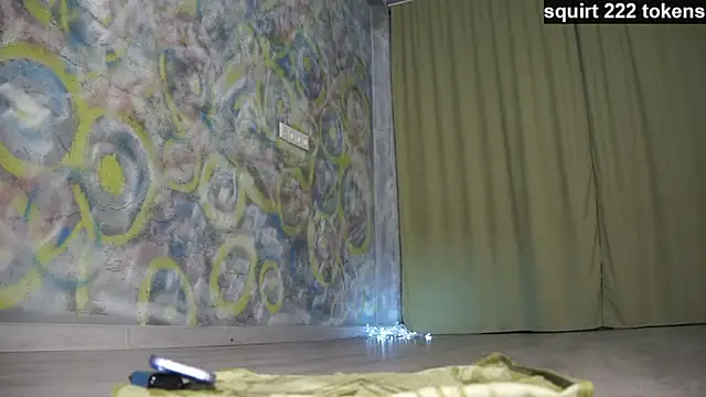 queeneliaa online show from March 1, 2025, 5:05 pm