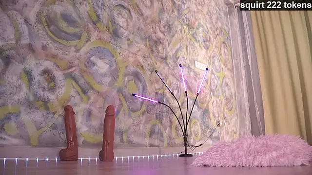 queeneliaa online show from March 11, 2025, 10:18 am