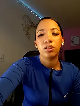 SallyWhitee online show from April 22, 2026, 5:32 am