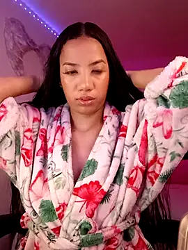 Snapshot of SallyWhitee chatting on July 25, 2026, 4:43 am SallyWhitee online show from July 25, 2026, 4:43 am